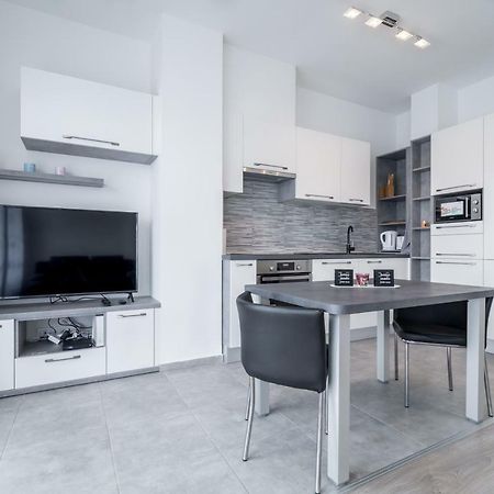 Bpr Chic White Home With Terrace & A/C & Garage 부다페스트 외부 사진